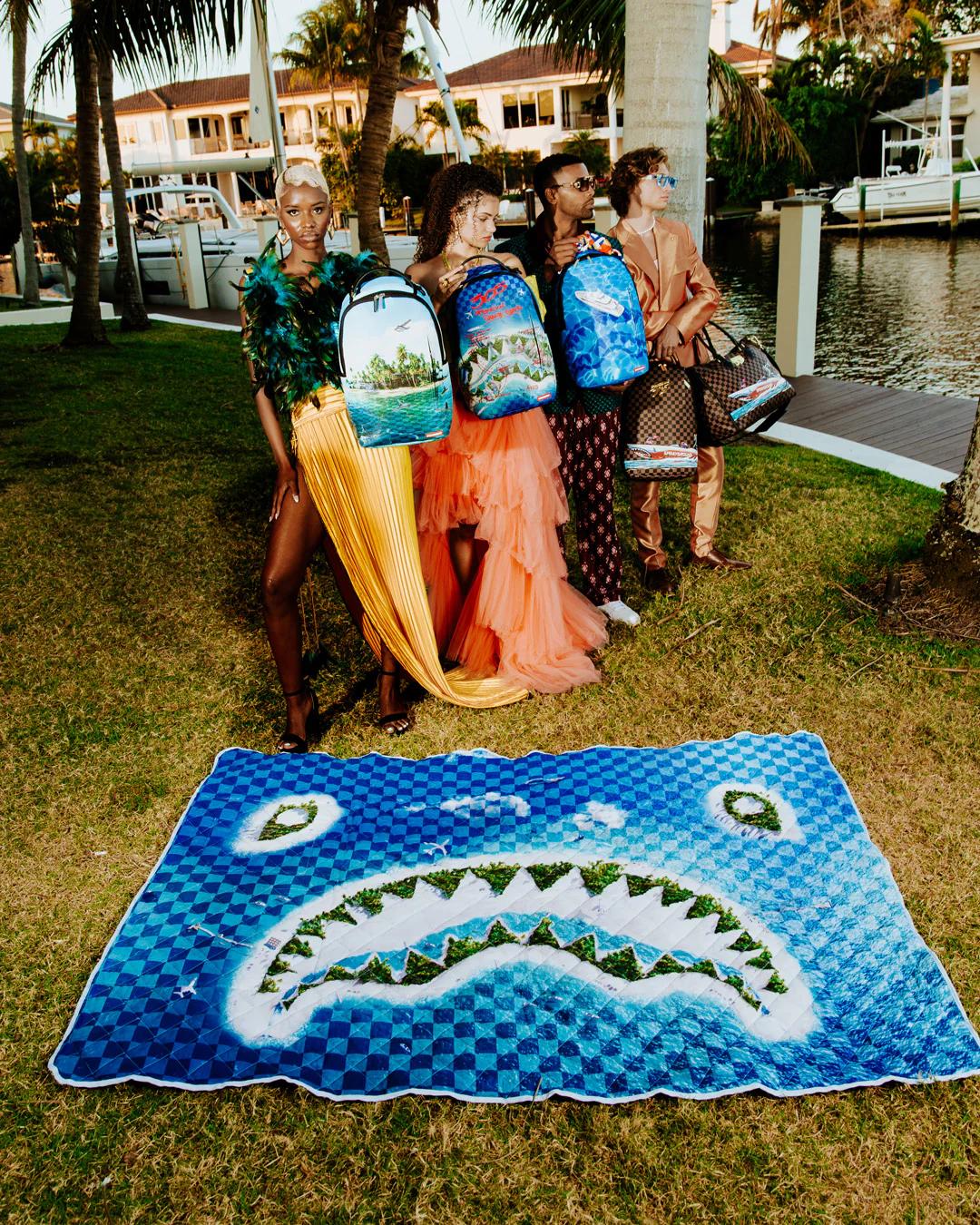 Sprayground SHARK ISLAND PACKABLE BEACH MAT BLANKET WATER RESISTANT CONVERTIBLE TO