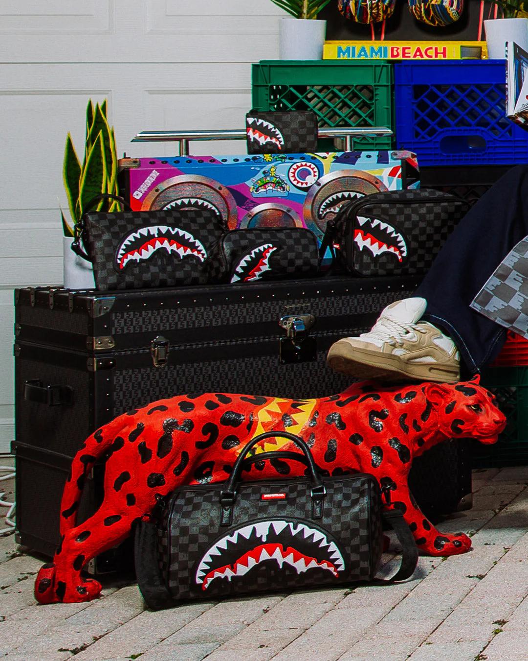 Sprayground SHARKS IN PARIS THUNDERDRIP CROSSOVER CLUTCH