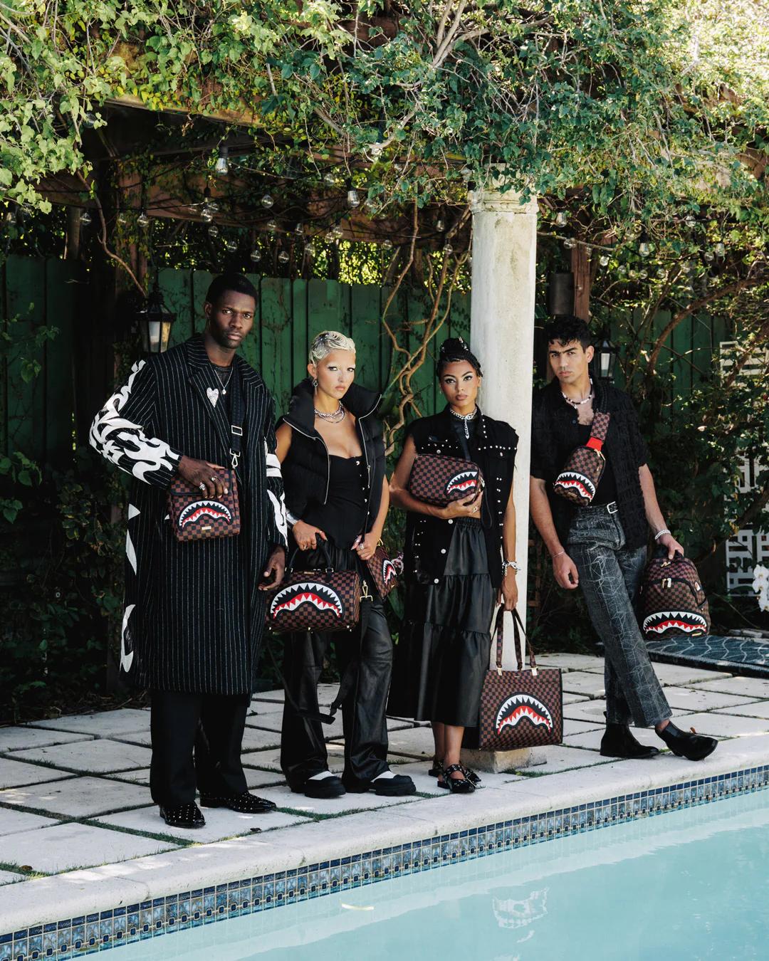 Sprayground SAWTOOTH SHARKS IN PARIS CROSSOVER CLUTCH