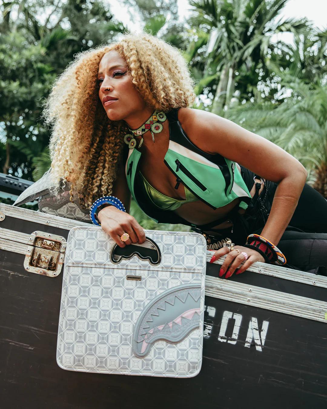 Sprayground A.I.8 AFRICAN INTELLIGENCE BOOKED & BUSY CITY SAVVY HANDBAG