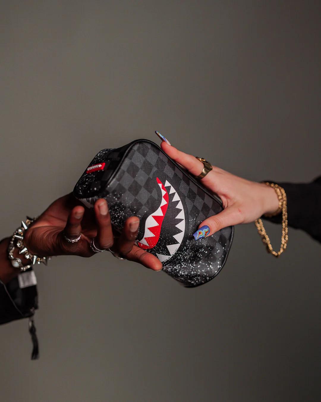 Sprayground SCRIBBLE DRIBBLE CHECK POUCH