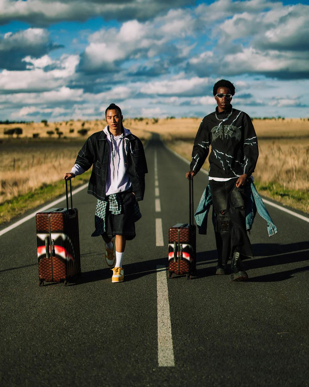 Sprayground SHARKS IN PARIS BLUR EFFECT FULL SIZE LUGGAGE