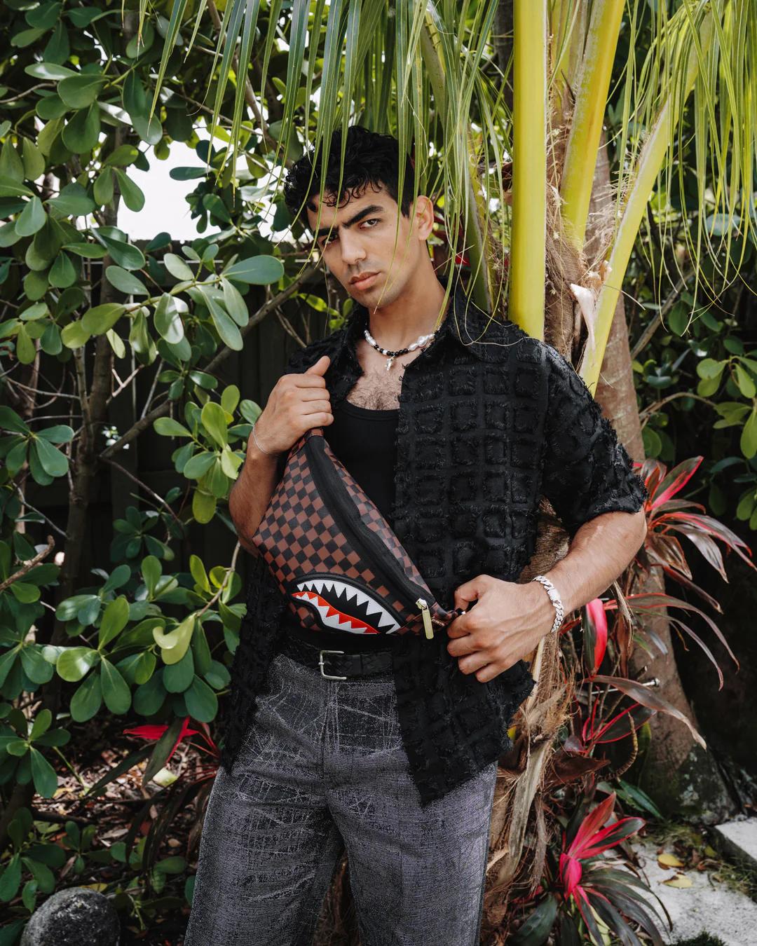 Sprayground SAWTOOTH SHARKS IN PARIS SAVVY CROSSBODY
