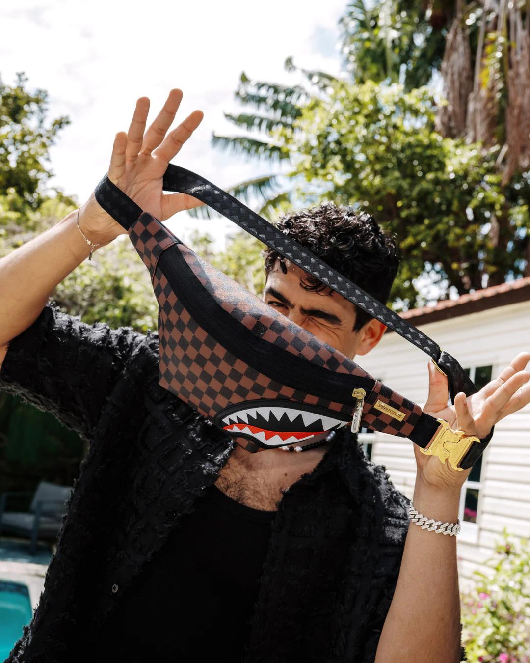 Sprayground SAWTOOTH SHARKS IN PARIS SAVVY CROSSBODY