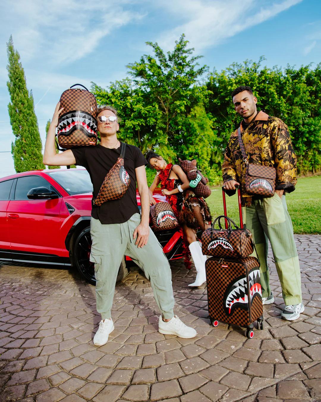 Sprayground LENTICULAR EFFECTS CROSSOVER CLUTCH W/ SHOULDER STRAP