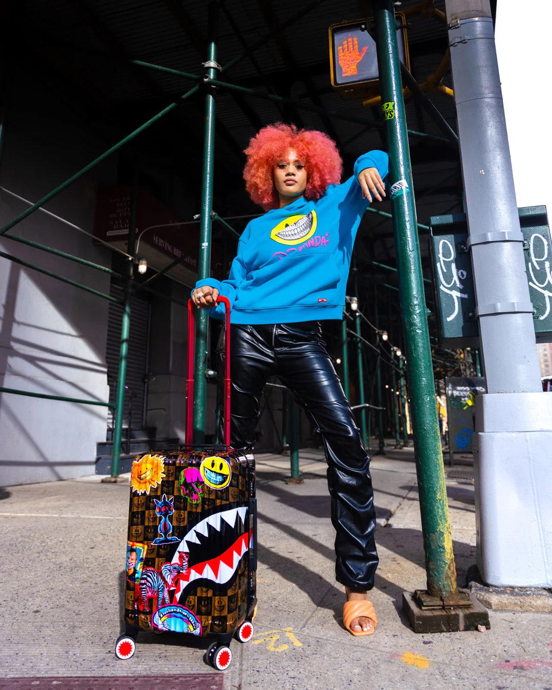 Sprayground GLOBAL MOGUL POPAGANDA RON ENGLISH EDITION HARDSHELL CARRY-ON LUGGAGE