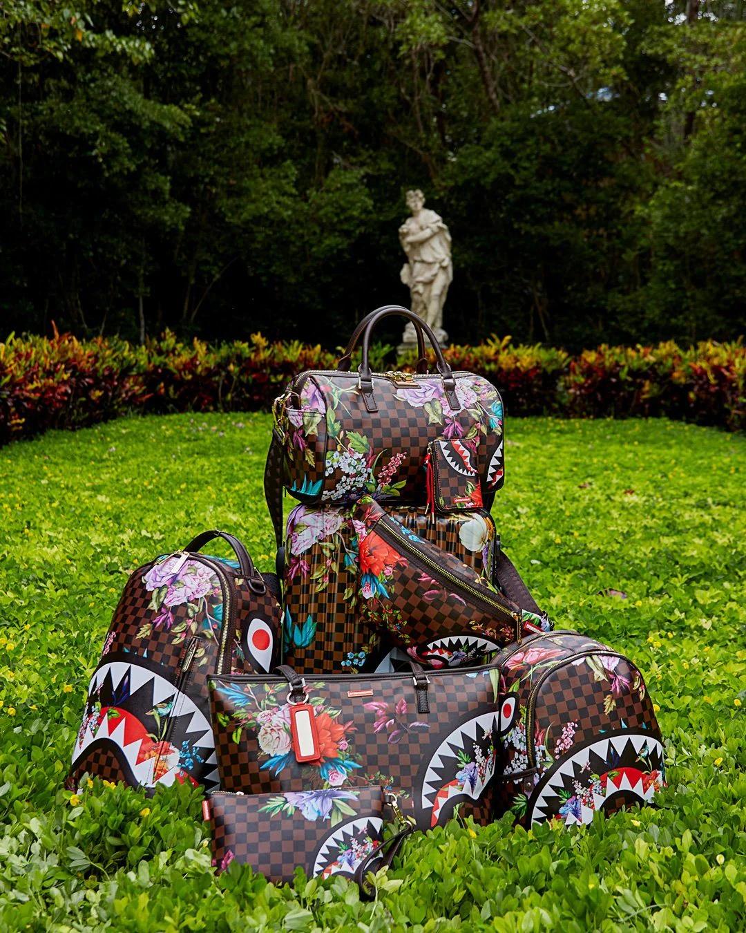 Sprayground GARDEN OF SHARKS SHARKNAUTICS HARDSHELL CARRY-ON LUGGAGE