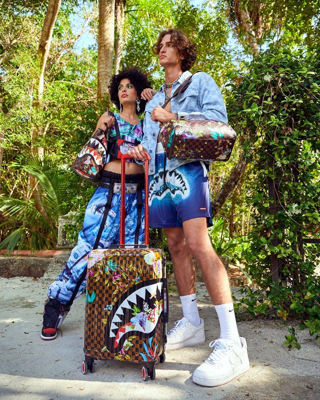 Sprayground GARDEN OF SHARKS SHARKNAUTICS HARDSHELL CARRY-ON LUGGAGE
