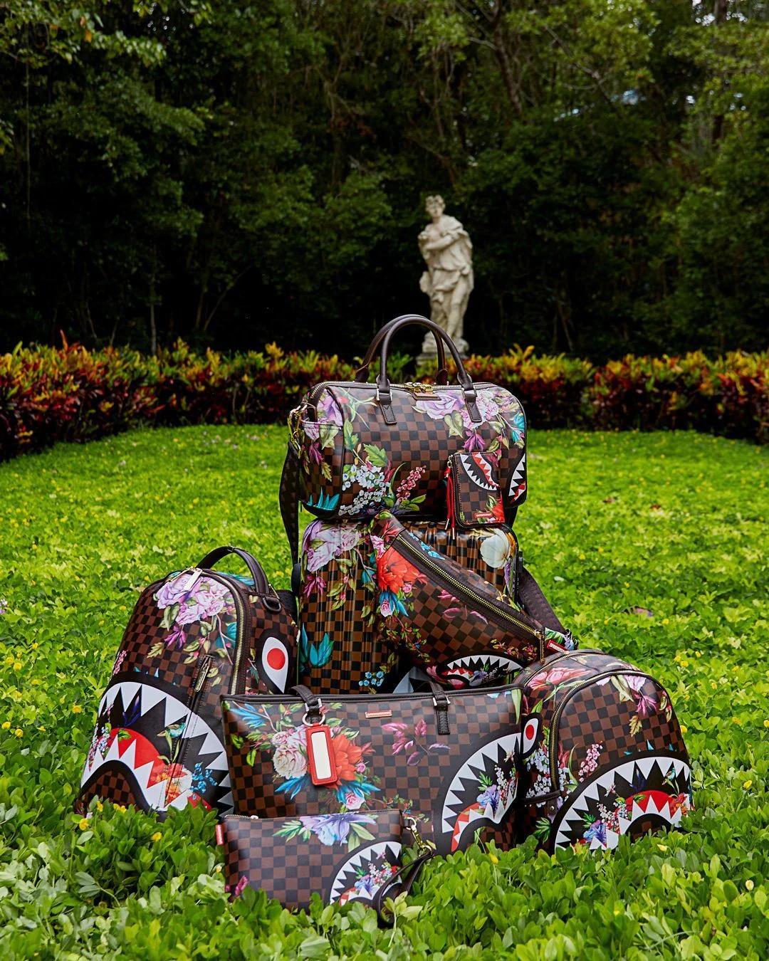 Sprayground GARDEN OF SHARKS SAVVY CROSSBODY